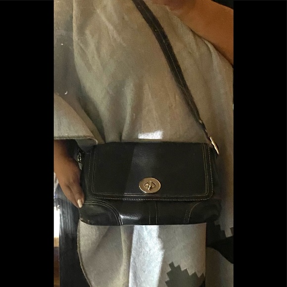 Coach Handbags - Vtg Coach F13085 Hampton Flap Pebbled Leather Bag